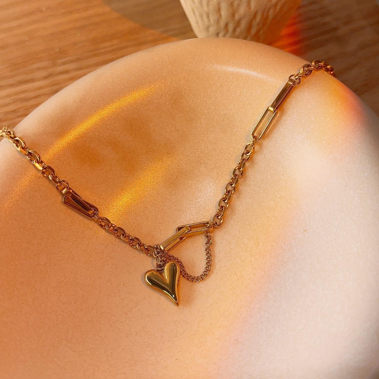 Valentine heart gold necklace