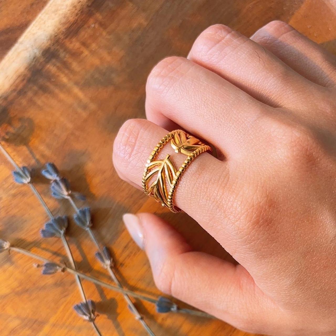 Valyrie hollow leaf gold ring