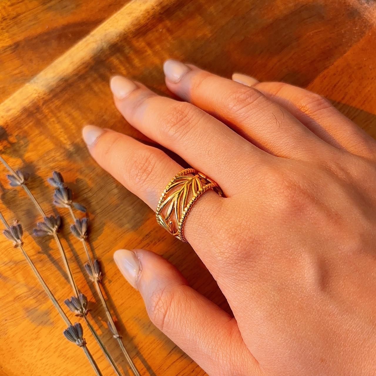 Valyrie hollow leaf gold ring