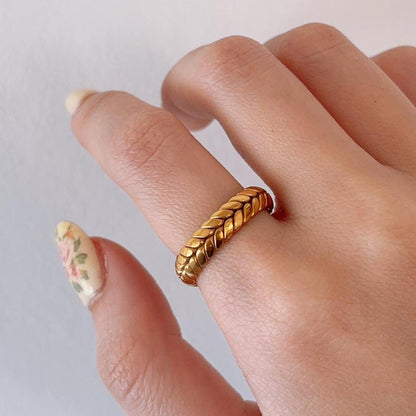 Varvara gold leafy open ring