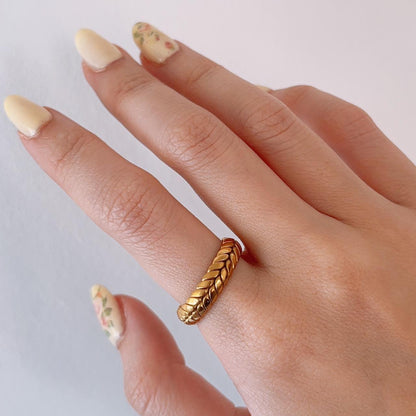 Varvara gold leafy open ring