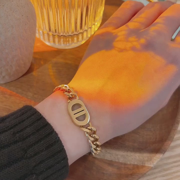 Dyanne Buckle Chunky Chain Gold Bracelet