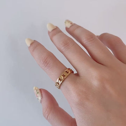 Aleka gold link chain ring